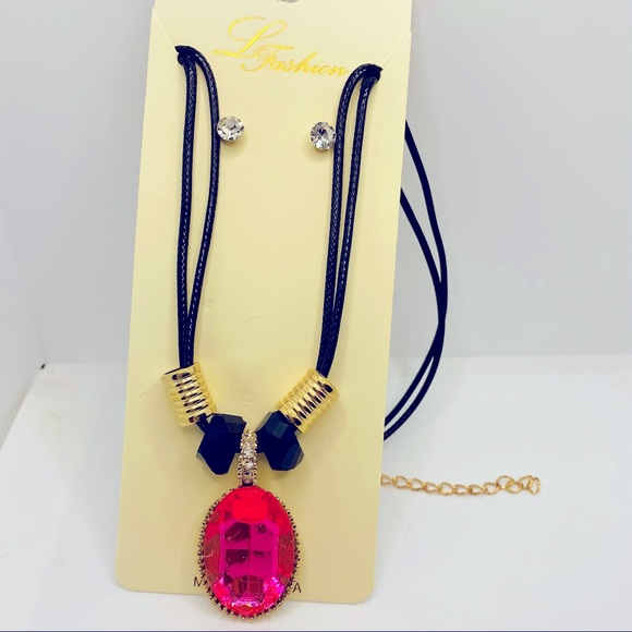 Chocker pink with Crystals and Crystal Earrings! - Picture 5 of 12